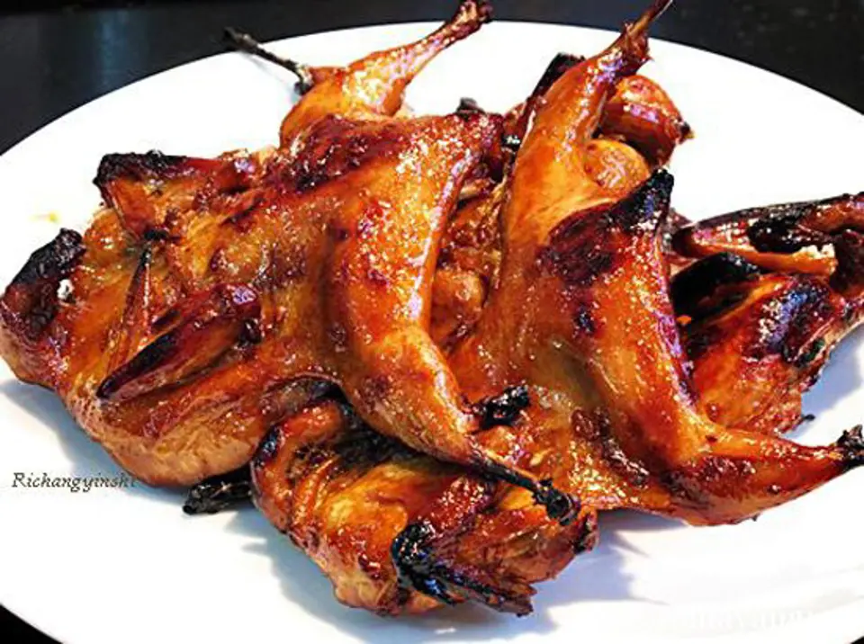 Cách làm món chim cút nướng tỏi ớt Cách làm món chim cút nướng tỏi ớt