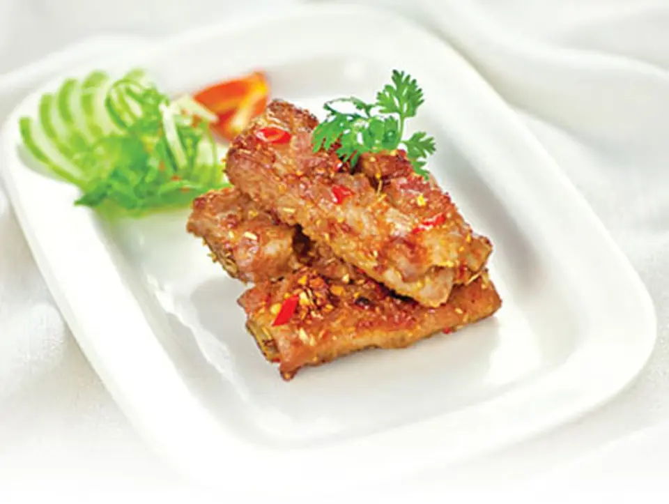 Cách làm món sườn chiên tỏi ớt cực dễ