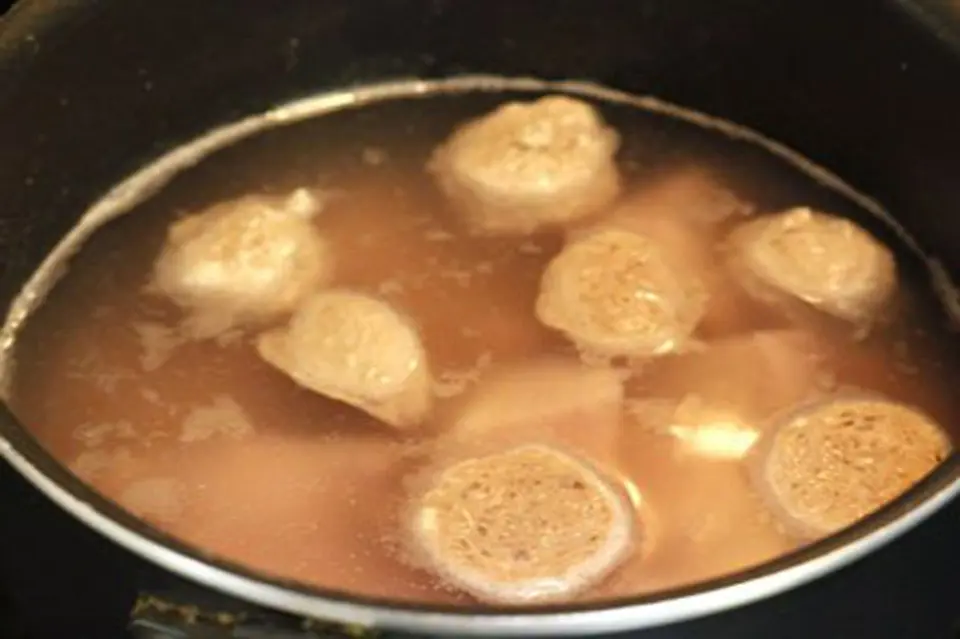 Canh bò viên nấu khoai môn cho bữa cơm chiều Canh bò viên nấu khoai môn cho bữa cơm chiều