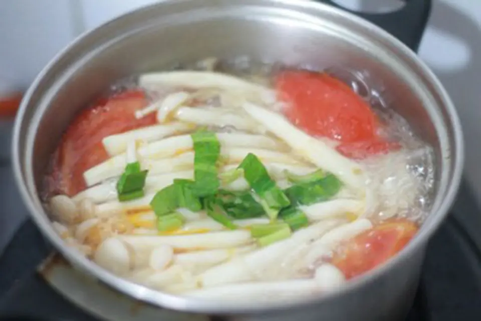 Canh đậu nấu nấm hải sản