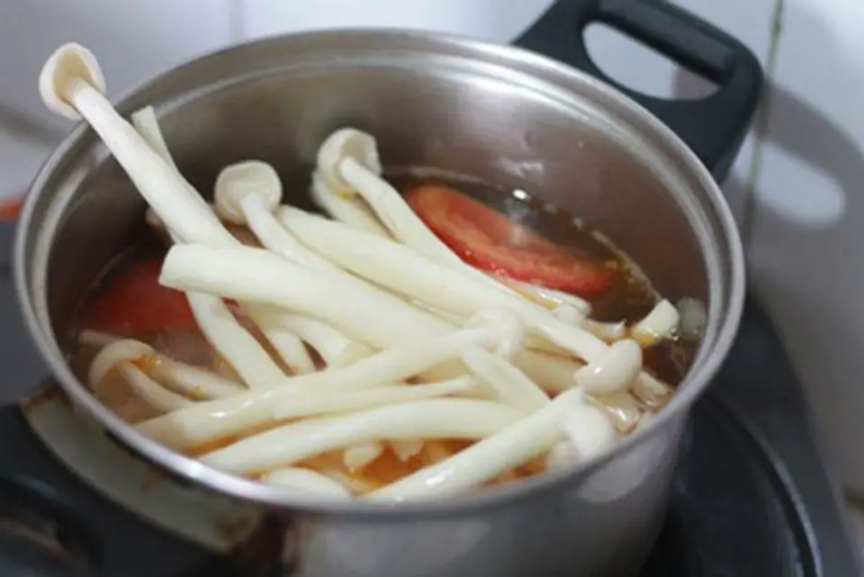 Canh đậu nấu nấm hải sản