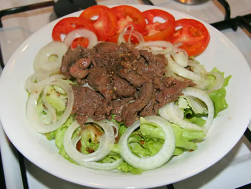 Đơn giản như salad trộn thịt bò