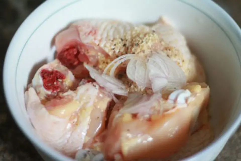Gà hầm hạt sen tẩm bổ cho cả gia đình