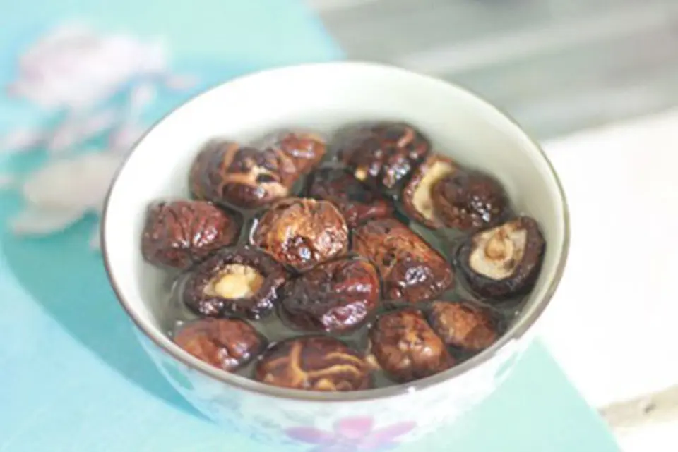 Gà hầm hạt sen tẩm bổ cho cả gia đình