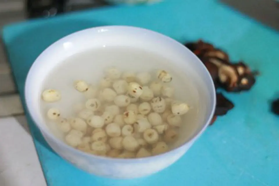 Gà hầm hạt sen tẩm bổ cho cả gia đình