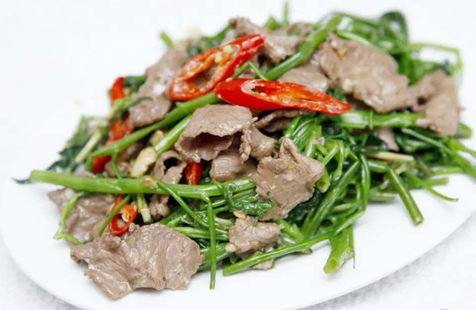 Giản dị ngon cơm như rau muống xào thịt bò