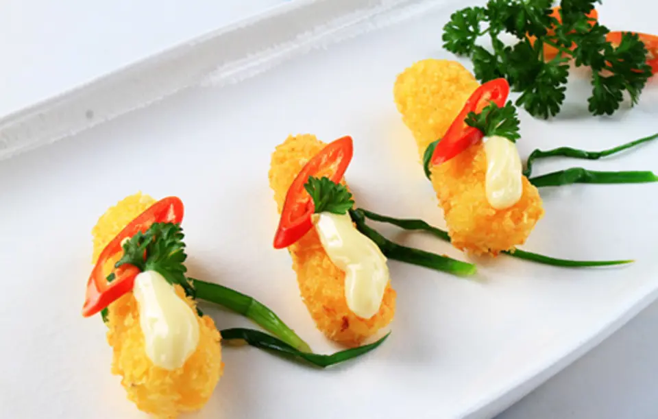 Khoai tây cuộn sốt mayonnaise chiên giòn ăn là thích