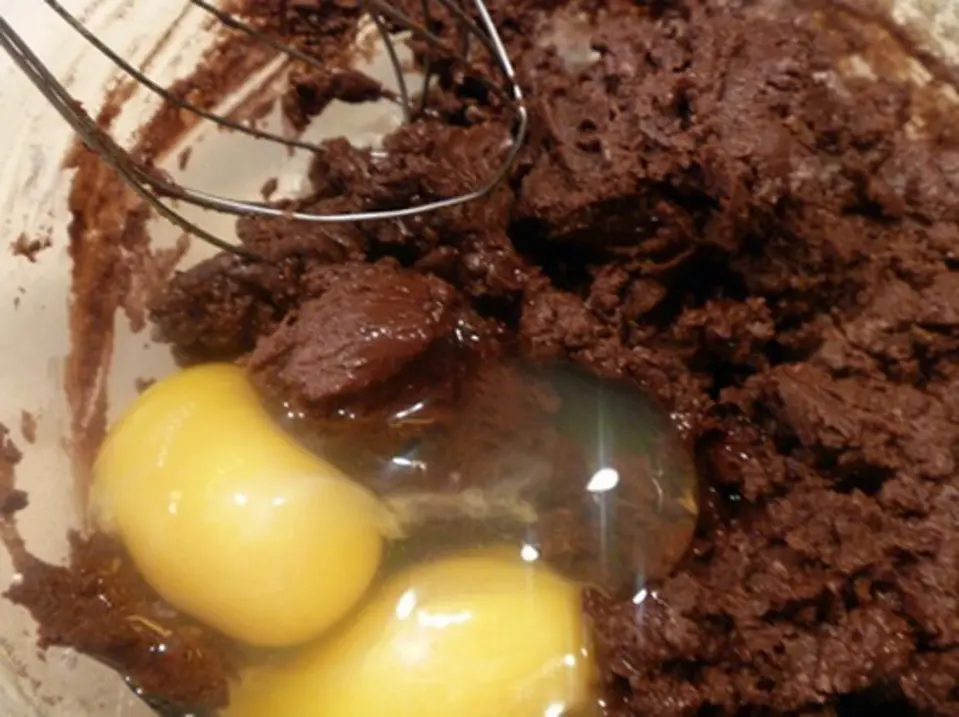 Làm bánh kem chocolate tặng một nửa yêu thương