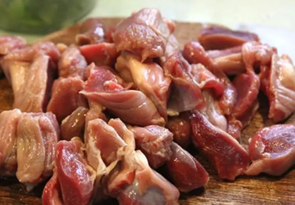 Mề gà xào dứa cho bữa cơm thêm hấp dẫn