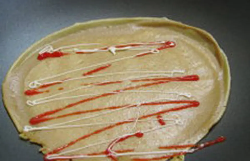Mê mẩn với crepe cuộn đào