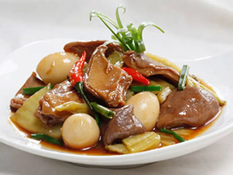 Món mới cho bữa tối- Dạ dày heo kho dưa cải trứng cút Món mới cho bữa tối- Dạ dày heo kho dưa cải trứng cút