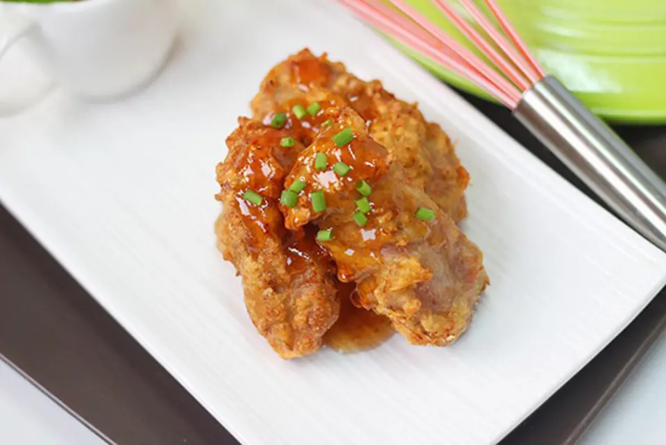Sườn ướp tỏi chiên cho bữa cơm thêm ấm áp