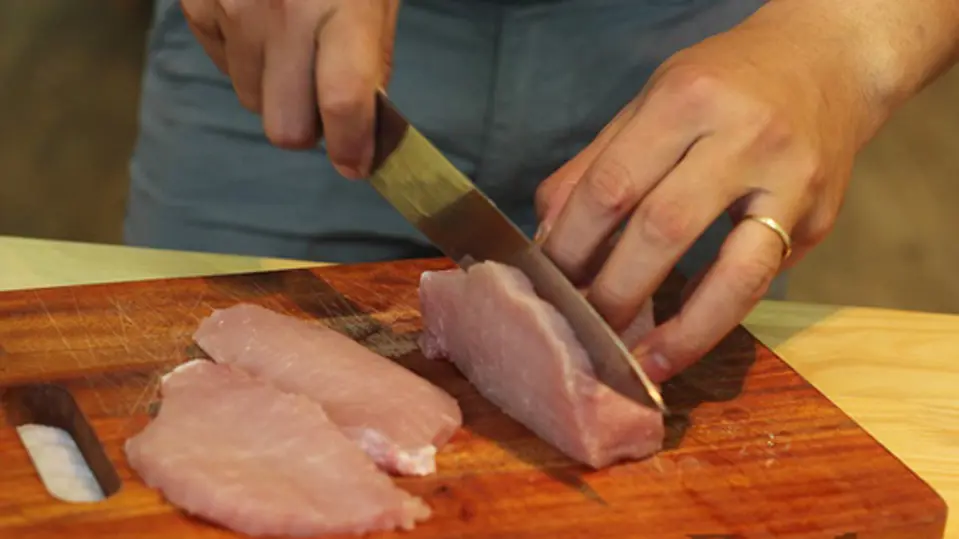 Thịt heo cuốn chả cốm giòn giòn thơm thơm