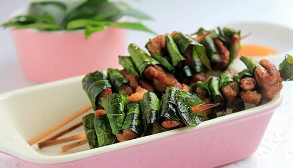 Vịt xiên nướng gói lá mắc mật cả nhà cùng mê