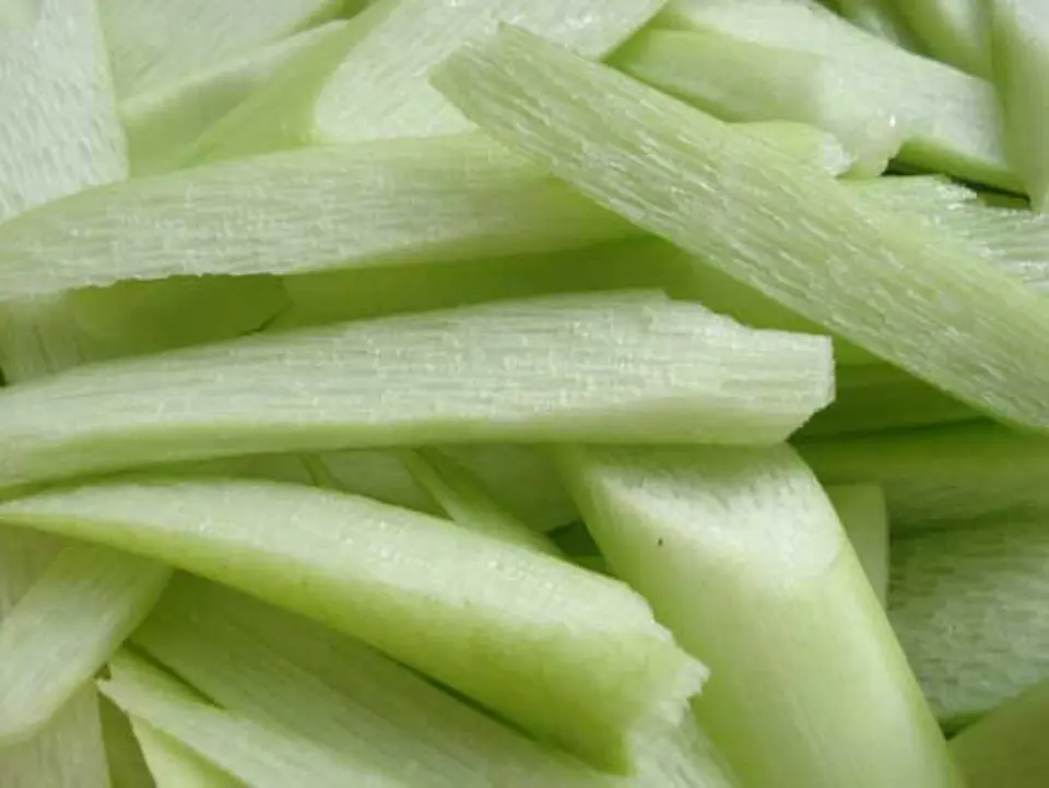Cách làm món canh dọc mùng nấu cá