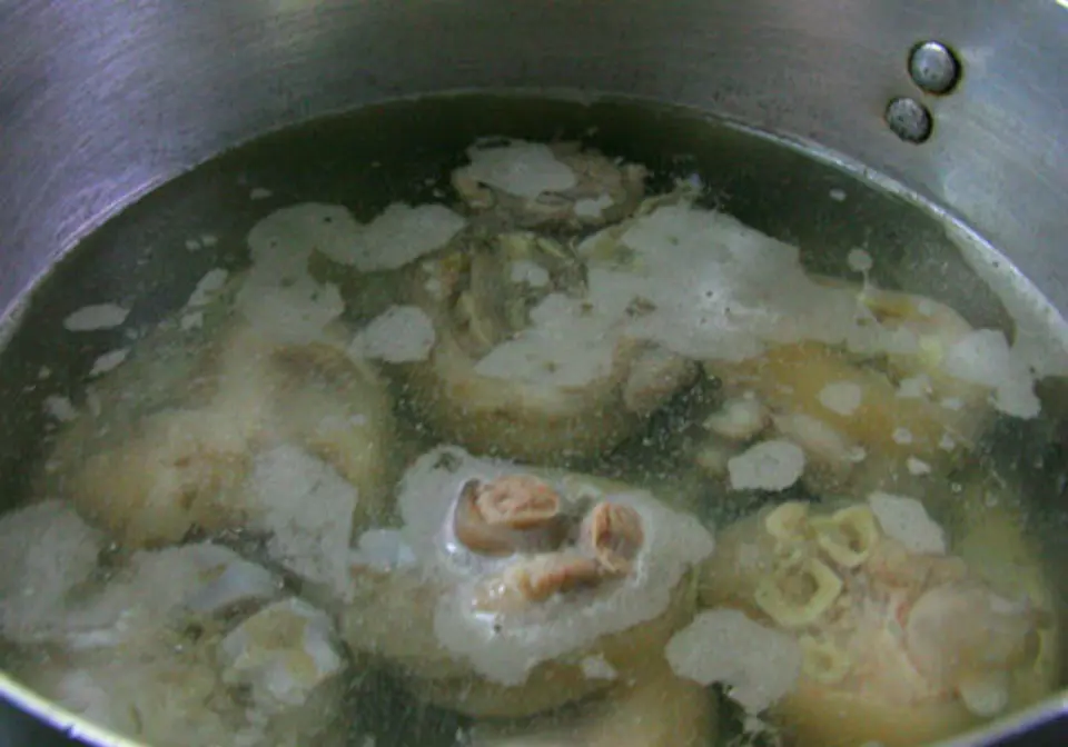 Công thức làm món canh chân giò nấu măng khô