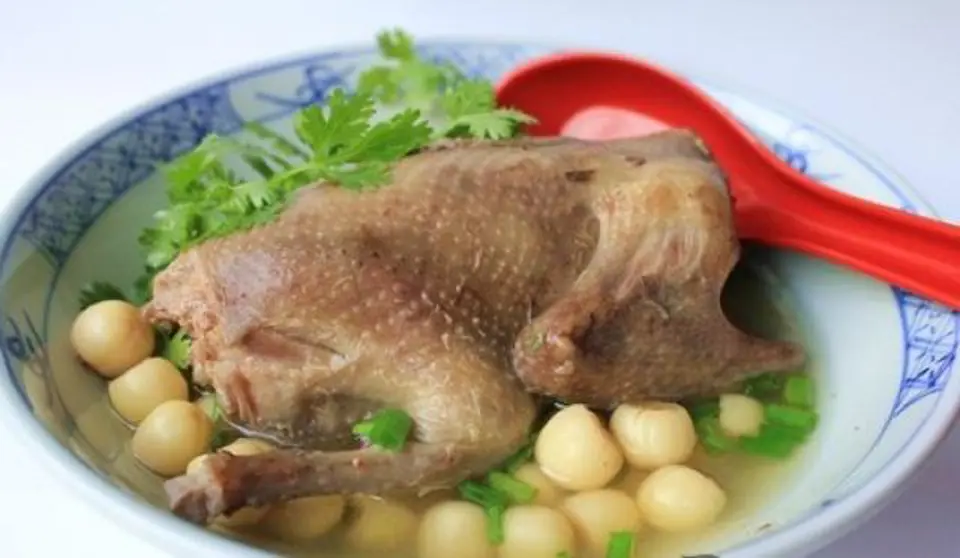 Hướng dẫn cách nấu chim bồ câu hầm hạt sen