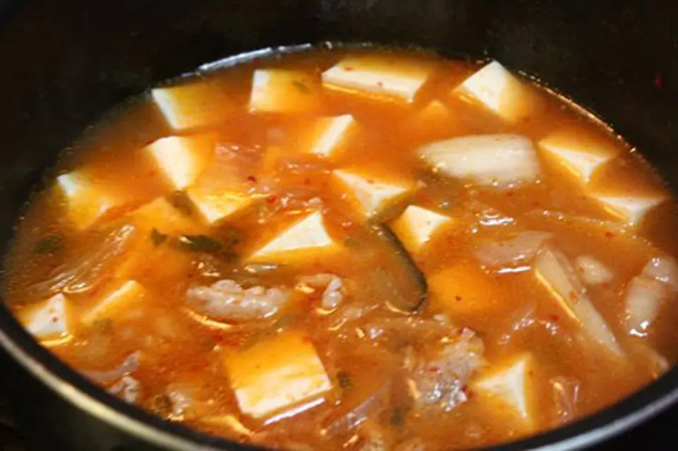 Hướng dẫn làm món canh kim chi nấu đậu phụ Hướng dẫn làm món canh kim chi nấu đậu phụ