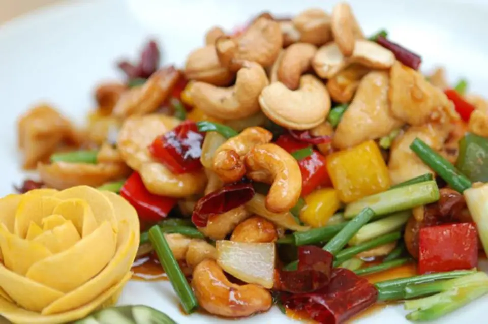 Hướng dẫn làm món gà xào hạt điều