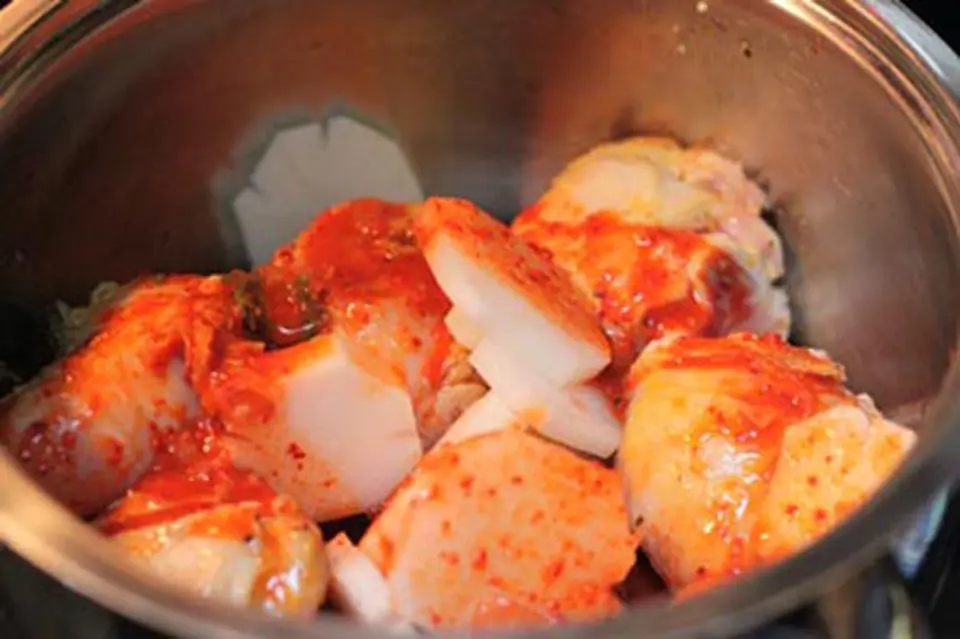 Hướng dẫn làm món kim chi nấu thịt gà