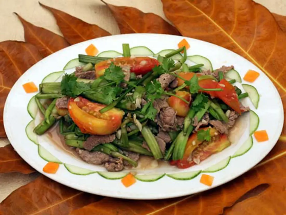 Mẹo xào thịt bò cần tỏi thơm ngon