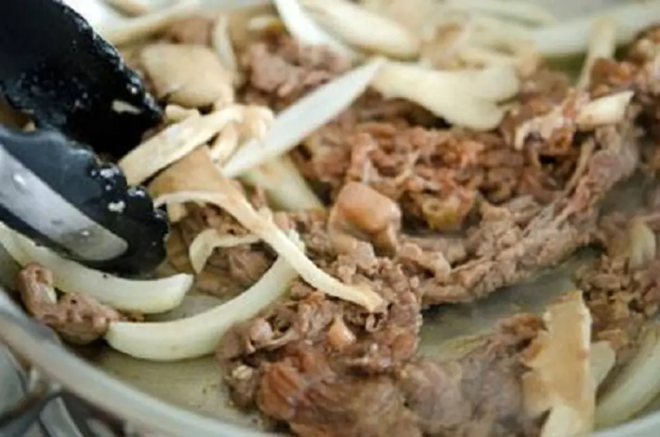 Bò xào sốt nấm chua ngọt