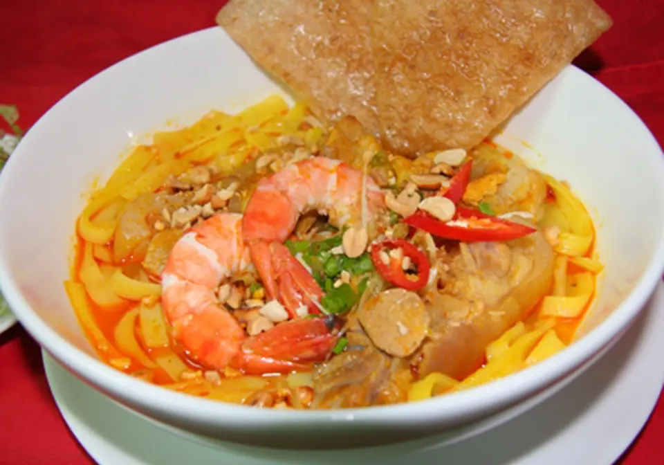 Cách làm mì Quảng giò heo thơm ngon hấp dẫn Cách làm mì Quảng giò heo thơm ngon hấp dẫn