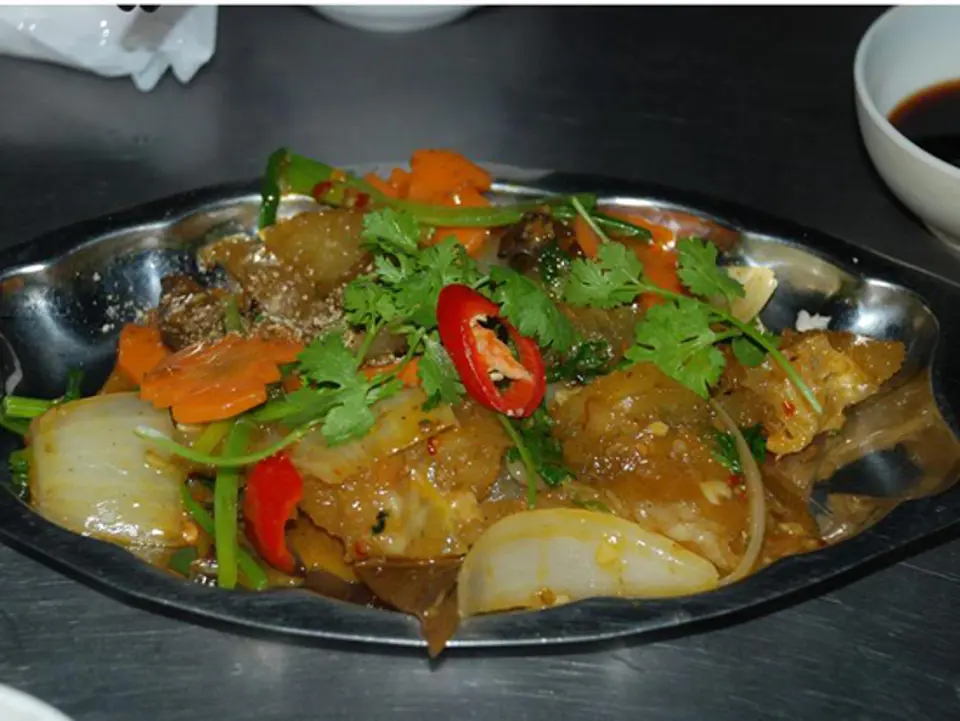 Gân bò xào chua ngọt
