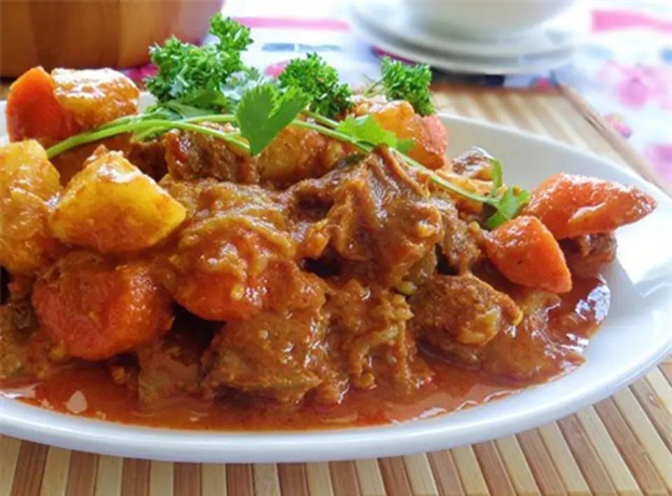 Thịt bò hầm khoai tây Thịt bò hầm khoai tây