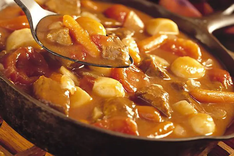Thịt bò nấu khoai tây cà rốt