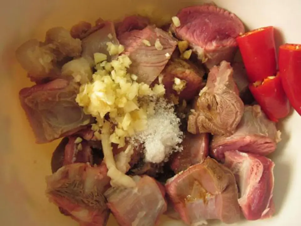 Thịt bò nấu khoai tây cà rốt