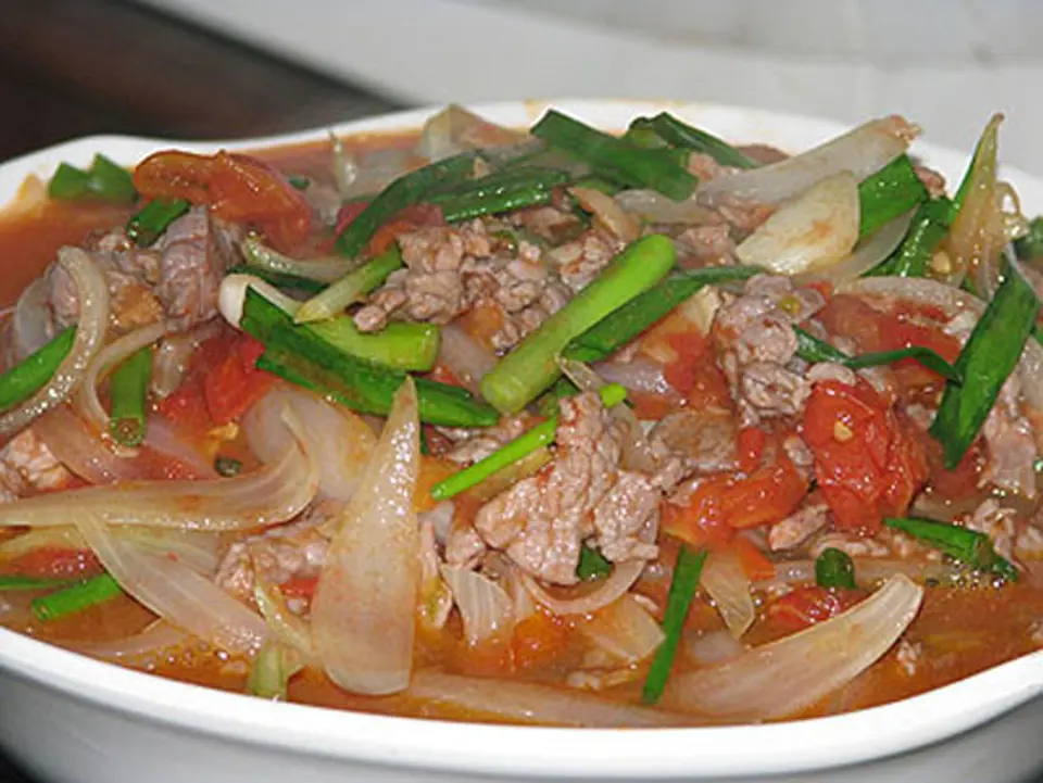 Thịt bò xào hành tây cà chua