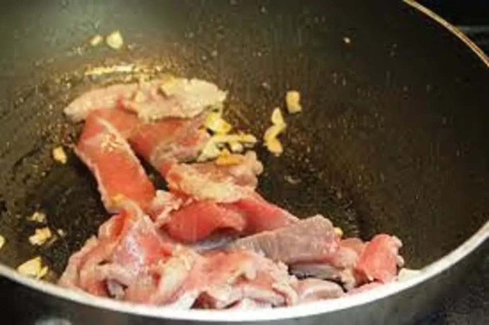 Thịt bò xào hành tây cà rốt