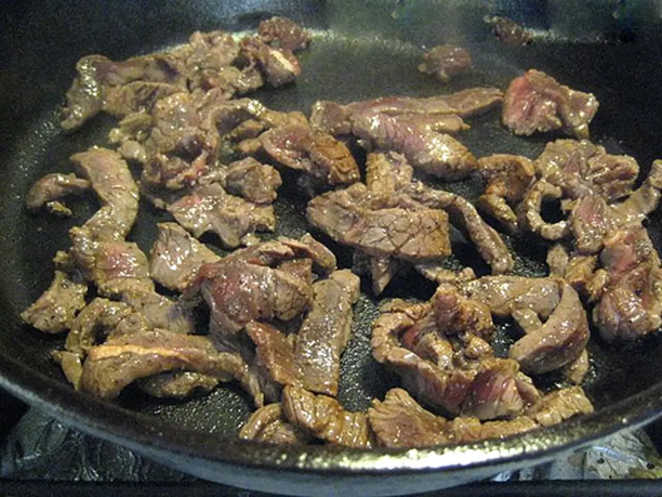 Thịt bò xào hành tây cần tây