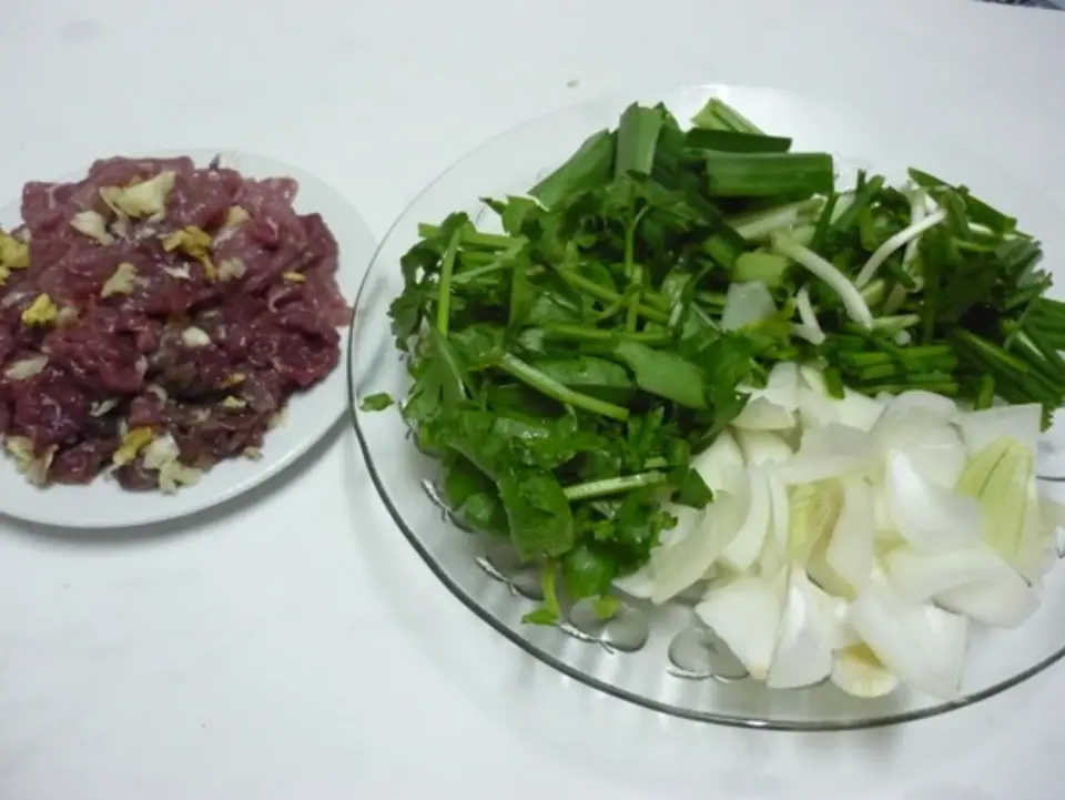 Thịt bò xào hành tây cần tây
