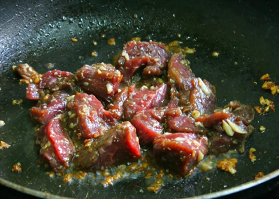 Thịt bò xào khoai tây chiên