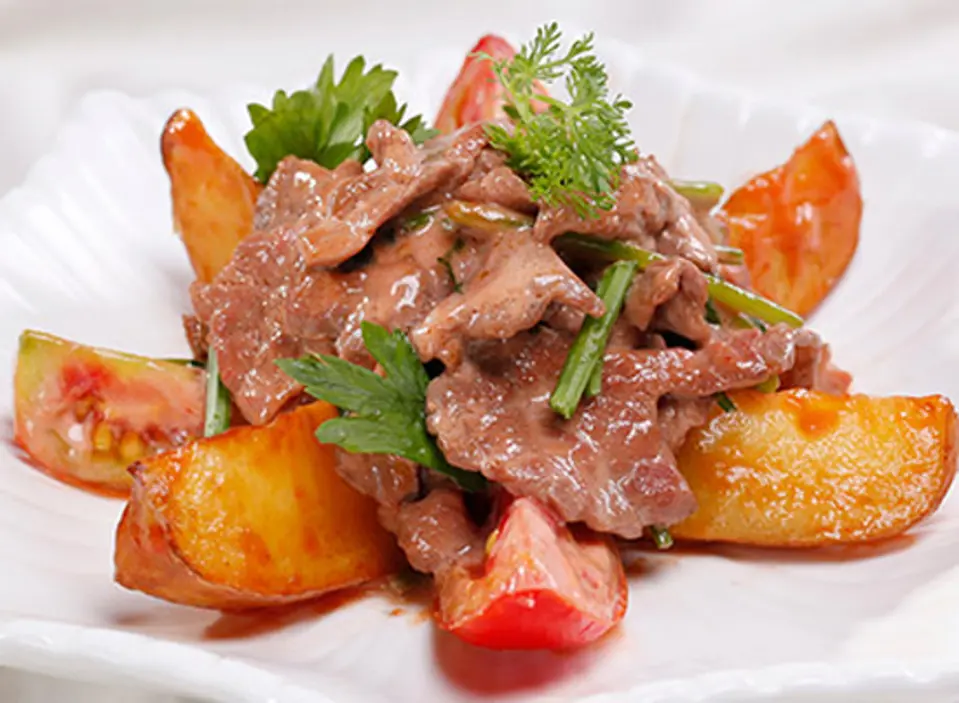 Thịt bò xào khoai tây chua ngọt