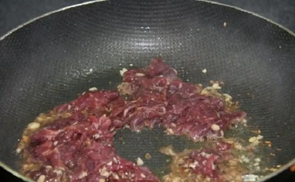 Thịt bò xào khoai tây chua ngọt