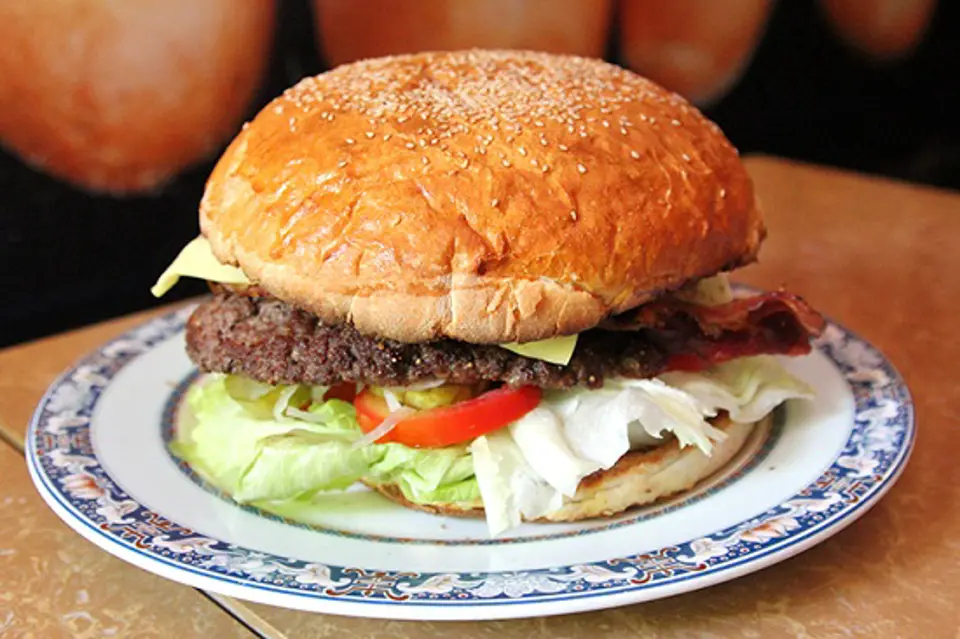 Cách làm Hamburger bò siêu nhanh cho bữa sáng
