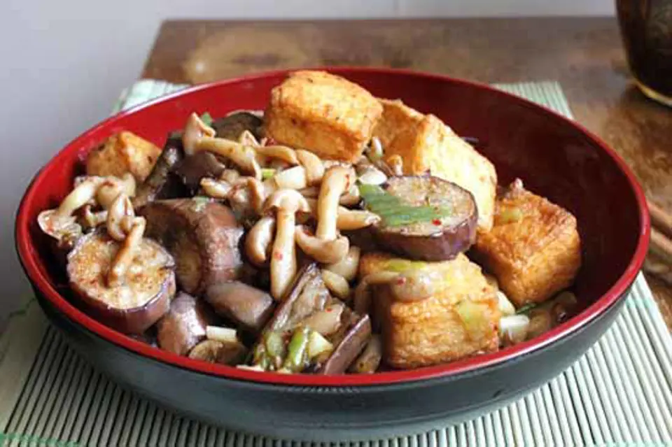 Cách làm món cà tím xào nấm đậu phụ