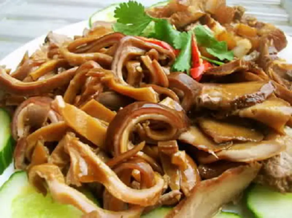 Cách làm món tai heo, dạ dày om nước dừa