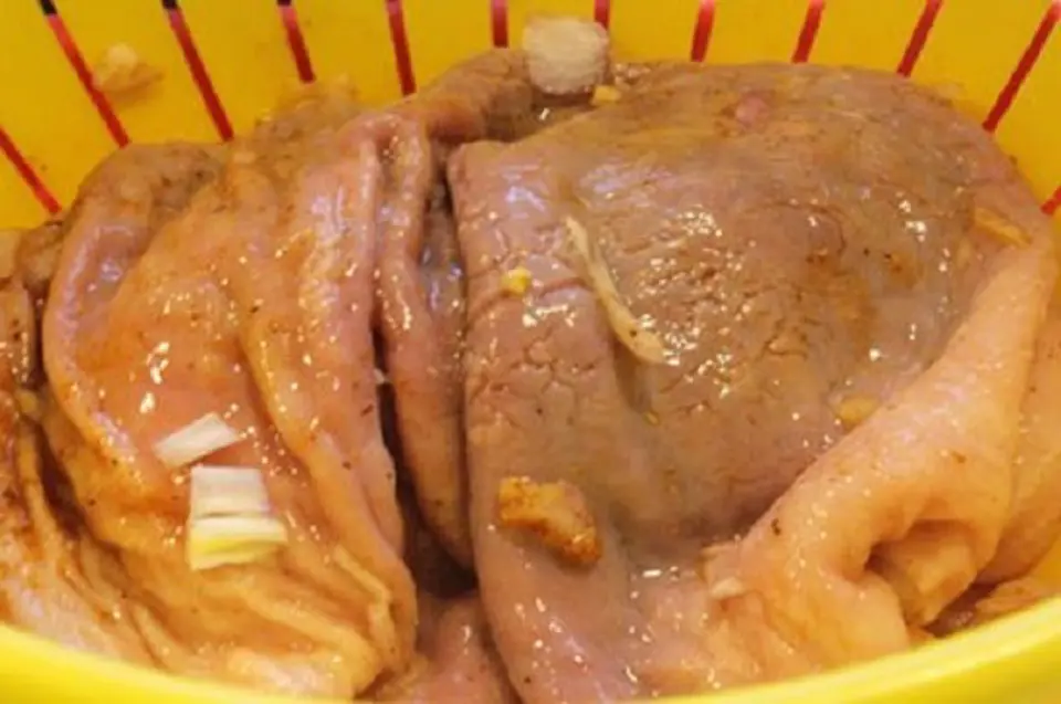Cách làm món tai heo, dạ dày om nước dừa