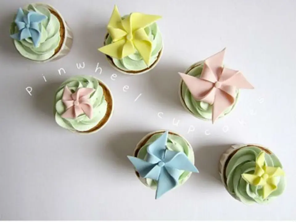 Học trang trí cupcake tình yêu