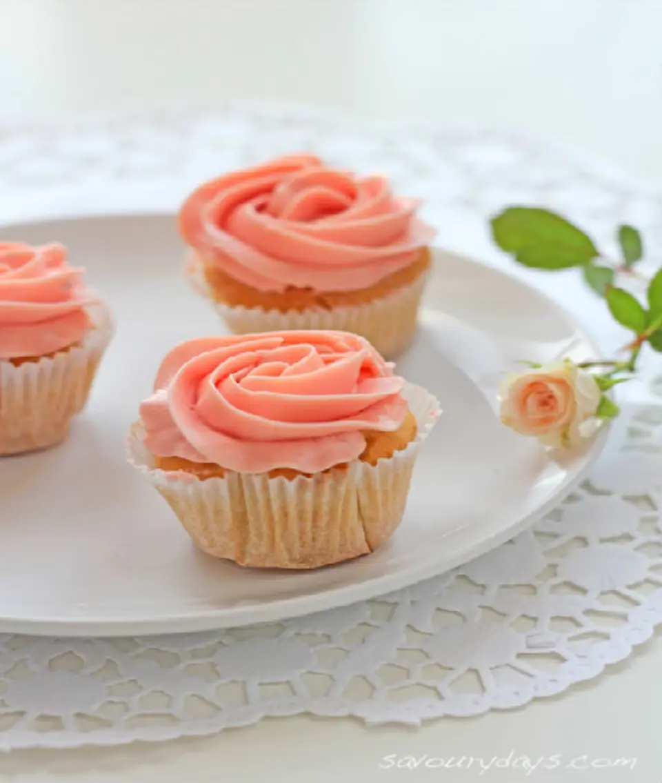 Học trang trí cupcake tình yêu