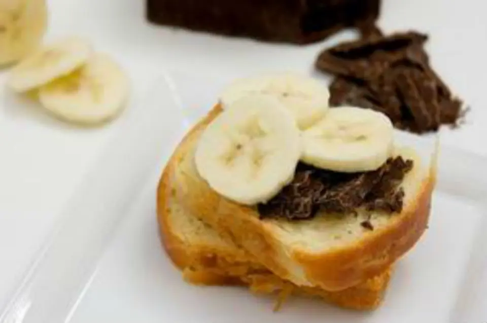 Bánh mì kẹp socola cho bữa sáng ngon tuyệt