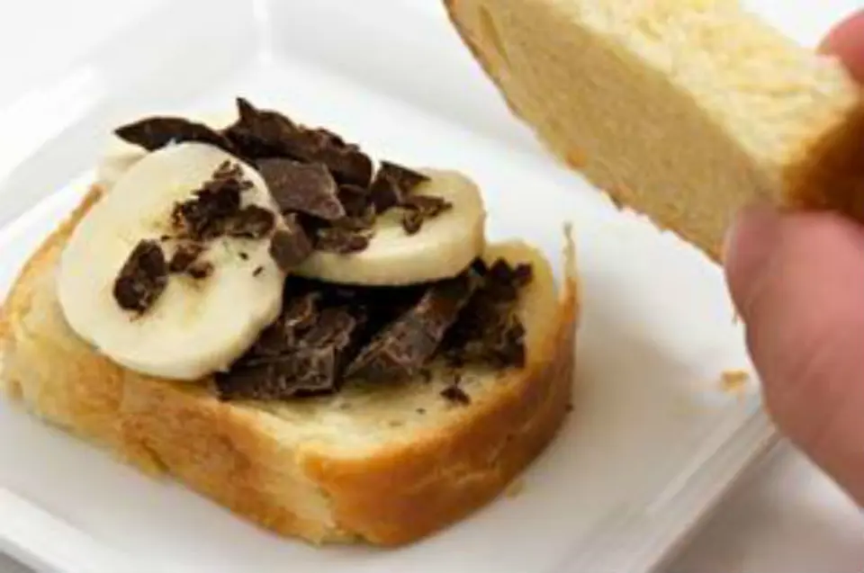 Bánh mì kẹp socola cho bữa sáng ngon tuyệt