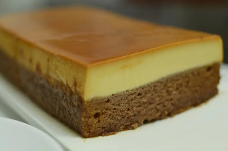 Cách làm bánh chiffon kết hợp flan