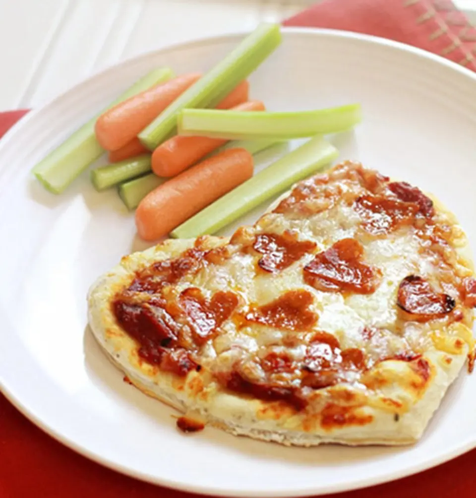 Cách làm bánh pizza trái tim cho ngày lễ tình yêu