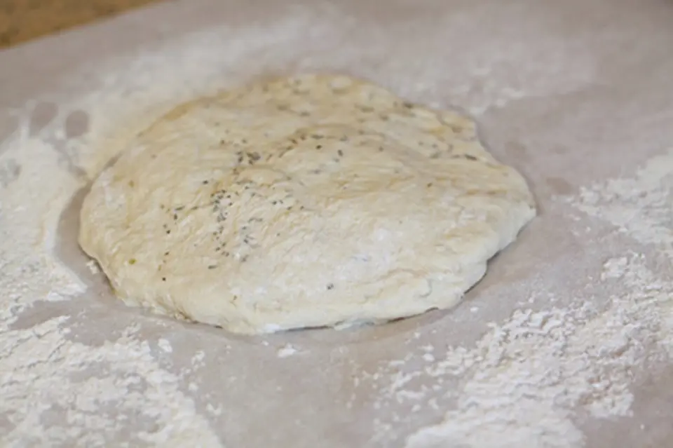 Cách làm bánh pizza trái tim cho ngày lễ tình yêu