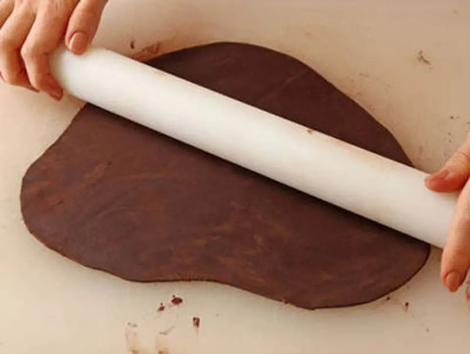 Cách làm bông hồng Chocolate cho ngày Valentine Cách làm bông hồng Chocolate cho ngày Valentine